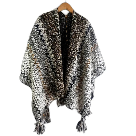 LF Love of Fashion NWT Warm Neutral Knit Tassel‎ Shawl One Size - Picture 1 of 8